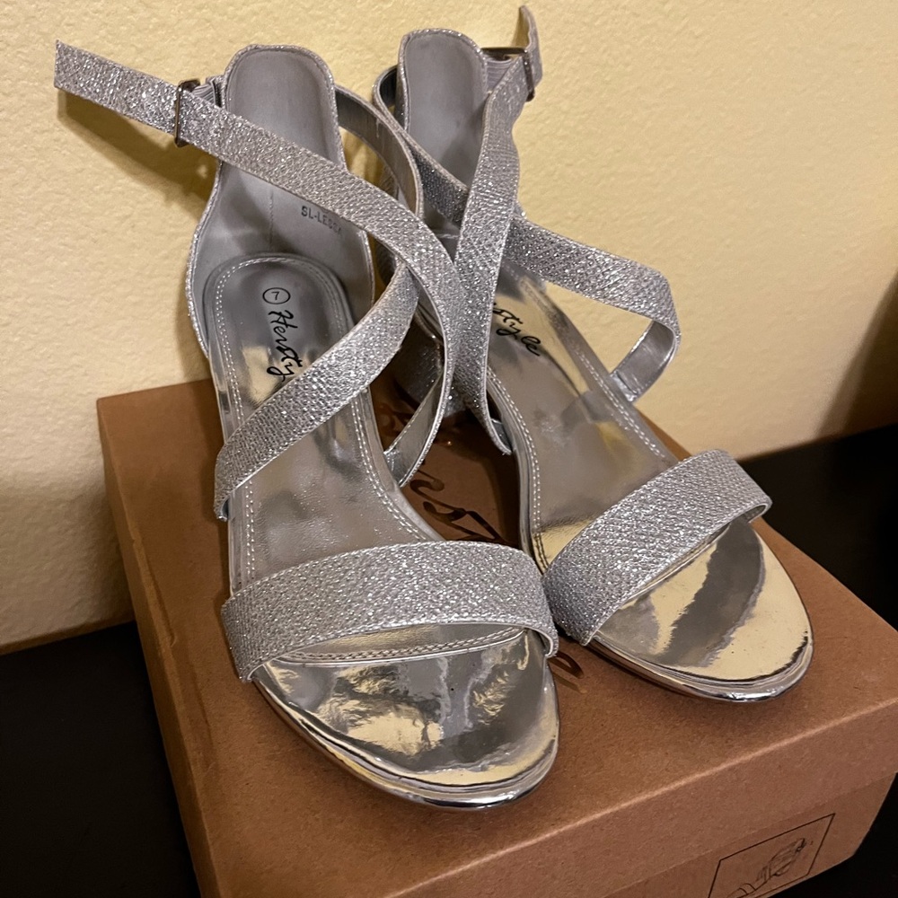 Silver shimmer sandals-sz 7